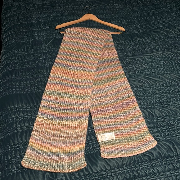 ❄️ Gap Multi-Colored Scarf, Unworn - Picture 2 of 4